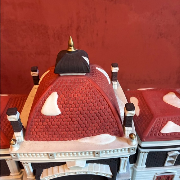 Dept 56 Dickens Village Series “Victoria Station” #5574-3 1989 - Picture 9 of 11